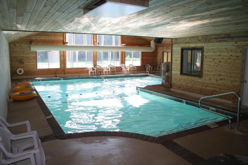 Mackinaw Beach And Bay Inn & Suites Mackinaw City Exterior foto