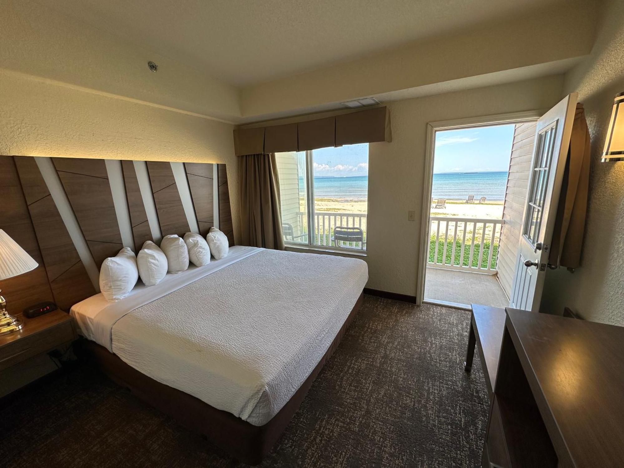 Mackinaw Beach And Bay Inn & Suites Mackinaw City Exterior foto